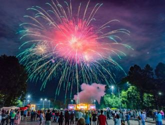 День металлурга на площади Заводского района.