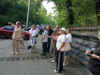 Пешие экскурсии по старому центру и Верхней колонии.