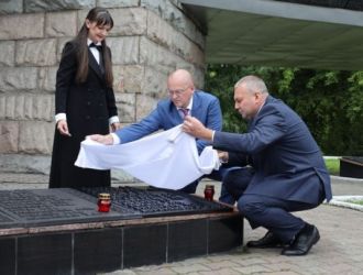 Церемония памяти, открытие плиты на площади Побед