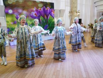 Музыкальная гостиная для ветеранов ЕВРАЗ ЗСМК в честь весны, любви и красоты