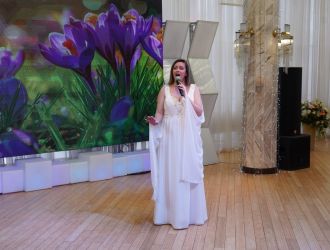 Музыкальная гостиная для ветеранов ЕВРАЗ ЗСМК в честь весны, любви и красоты