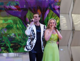 Музыкальная гостиная для ветеранов ЕВРАЗ ЗСМК в честь весны, любви и красоты