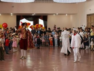 С Днём защиты детей &ndash; спектакль &laquo;Чиполлино для детей сотрудников ЕВРАЗа! 