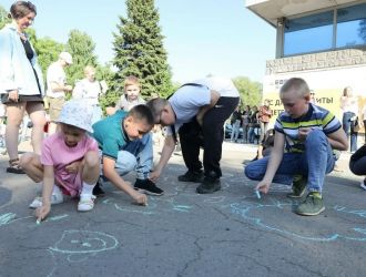 С Днём защиты детей &ndash; спектакль &laquo;Чиполлино для детей сотрудников ЕВРАЗа! 