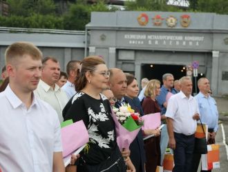 Награждение работников, занесённых на Доску Почёта и в Книгу Почёта комбината