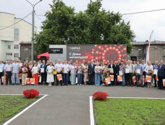 Награждение работников, занесённых на Доску Почёта и в Книгу Почёта комбината